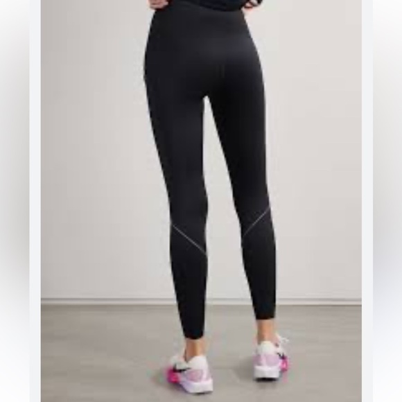 Nike Dri-Fit InfinaLock Black Leggings - Picture 1 of 9